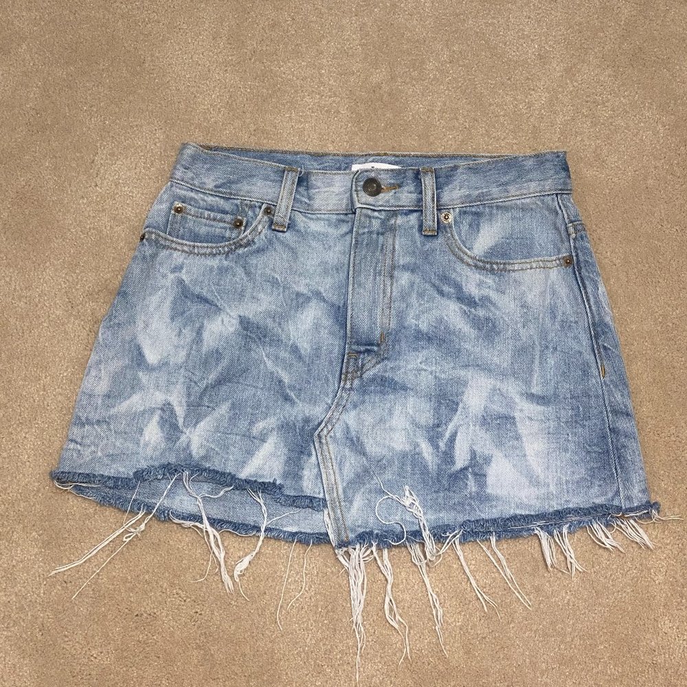 Aritzia TNA Cut Off Distressed Asymmetrical Denim Skirt Acid Wash Size 4
